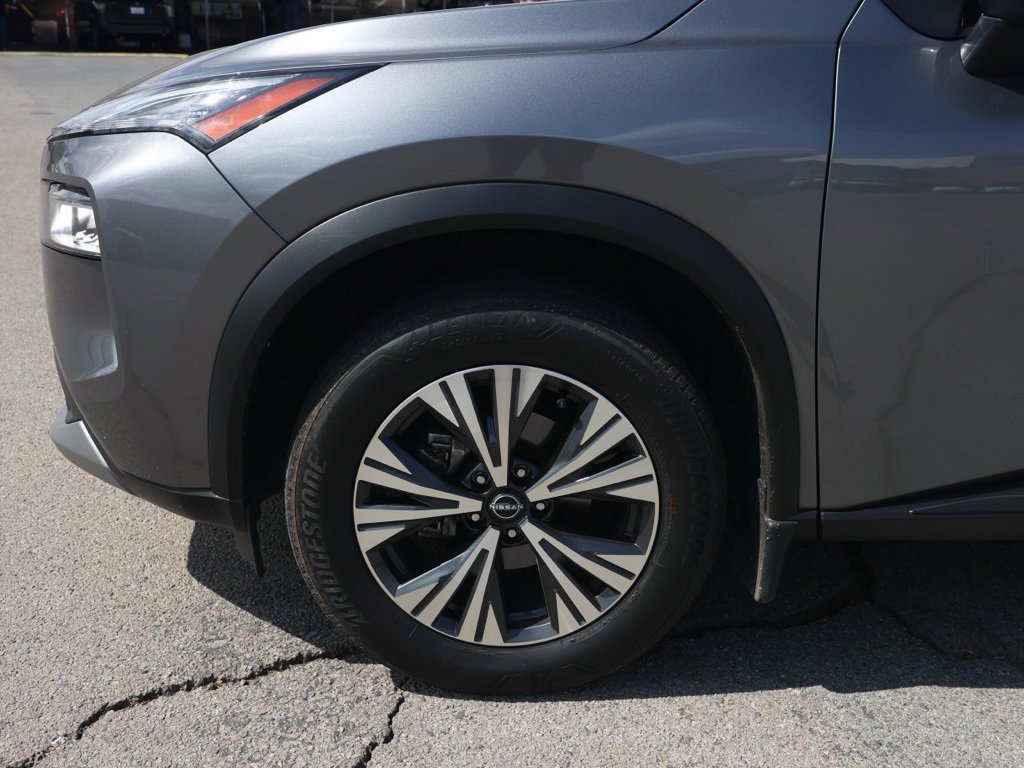 Used 2023 Nissan Rogue SV image 11