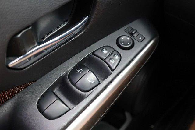 Used 2018 Nissan Kicks SR FWD image 17