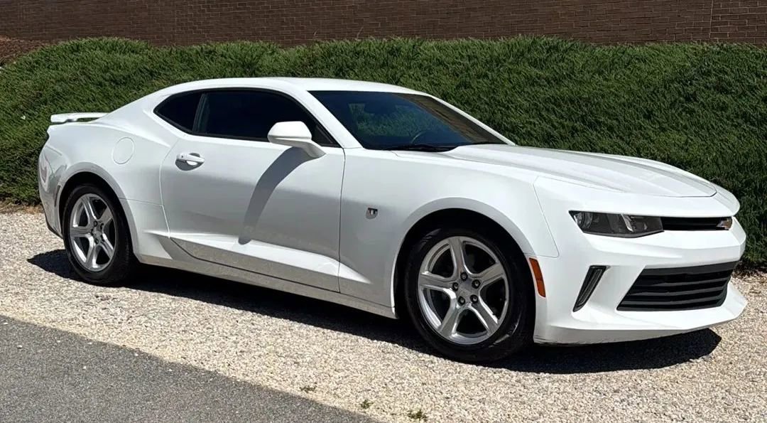 Used 2017 Chevrolet Camaro LT RWD image 3