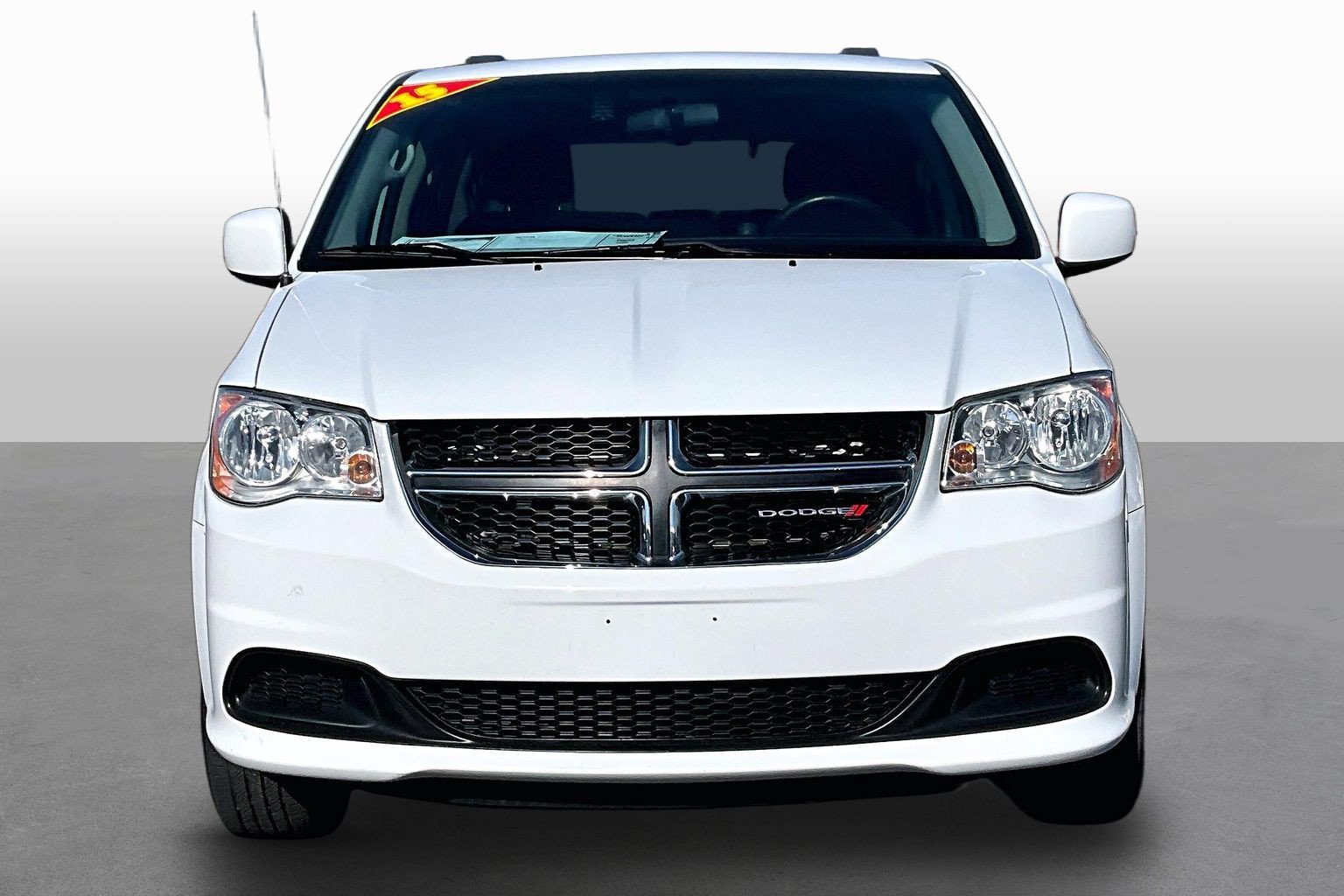 Used 2015 Dodge Grand Caravan SXT FWD image 3