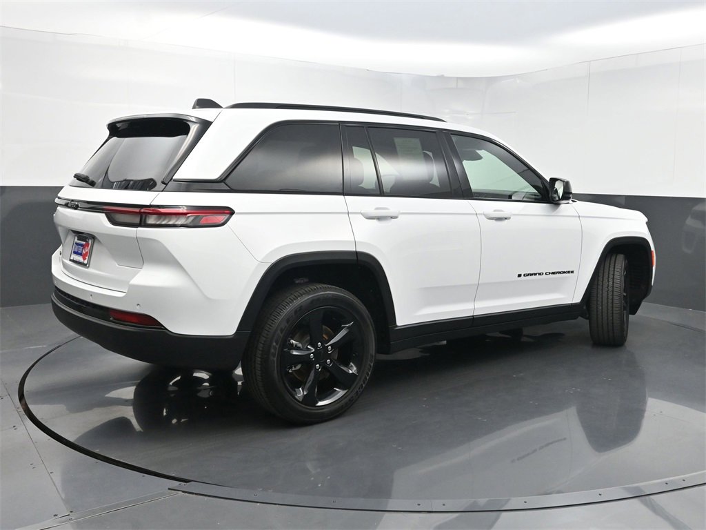 Used 2023 Jeep Grand Cherokee Altitude image 26