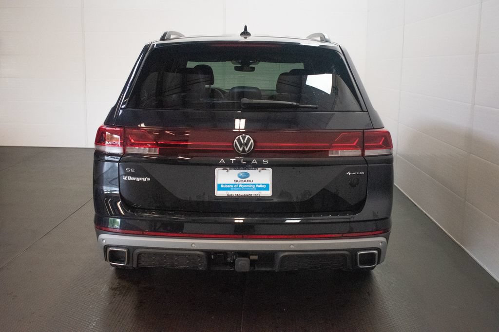 Used 2024 Volkswagen Atlas Peak Edition SE AWD/4WD image 5
