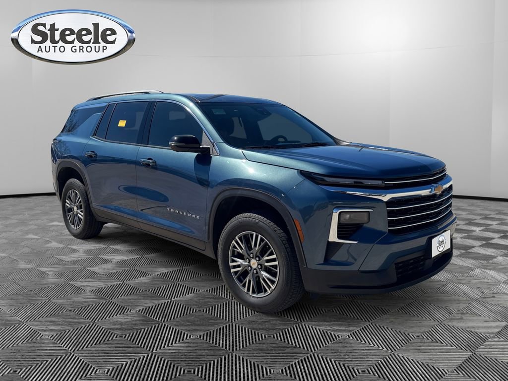 Used 2024 Chevrolet Traverse LT w/ Trailering Package image 7