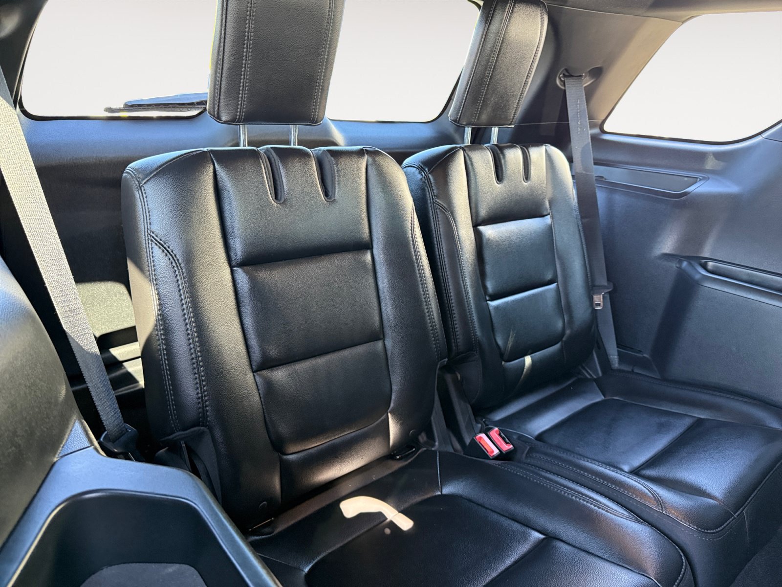 Used 2018 Ford Explorer XLT w/ Equipment Group 202A AWD/4WD image 19