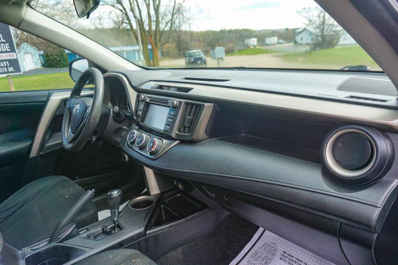 Used 2015 Toyota RAV4 LE image 21