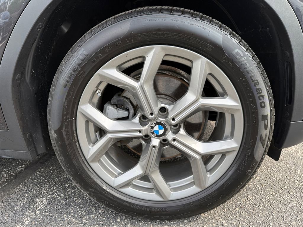Certified 2025 BMW X4 xDrive30i w/ Premium Package image 18