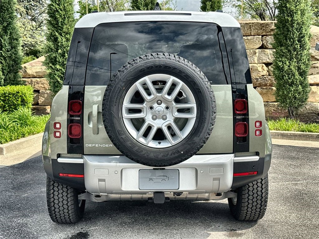 Used 2025 Land Rover Defender 110 S image 4