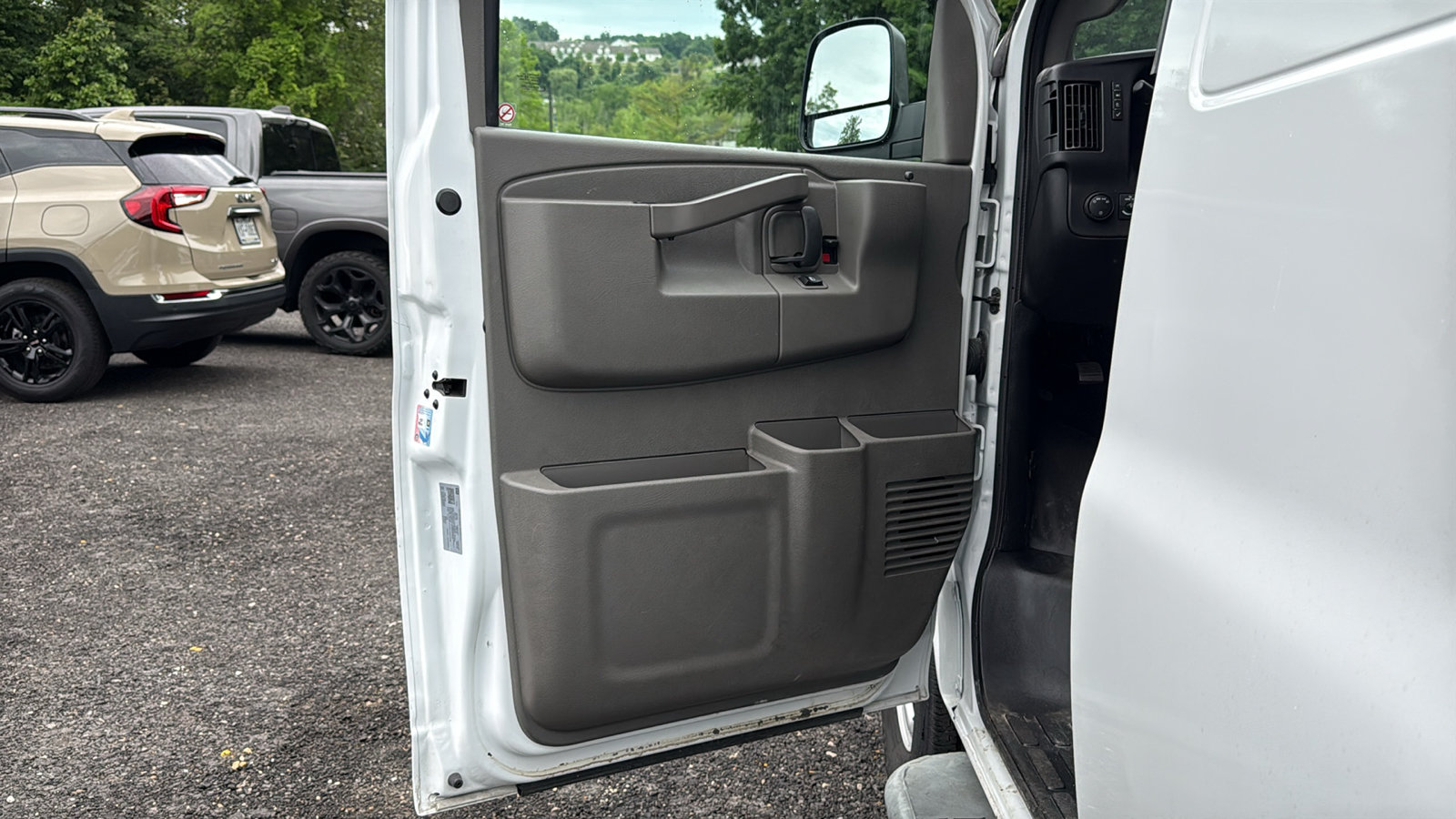 Used 2024 Chevrolet Express 2500 w/ Driver Convenience Package RWD image 12
