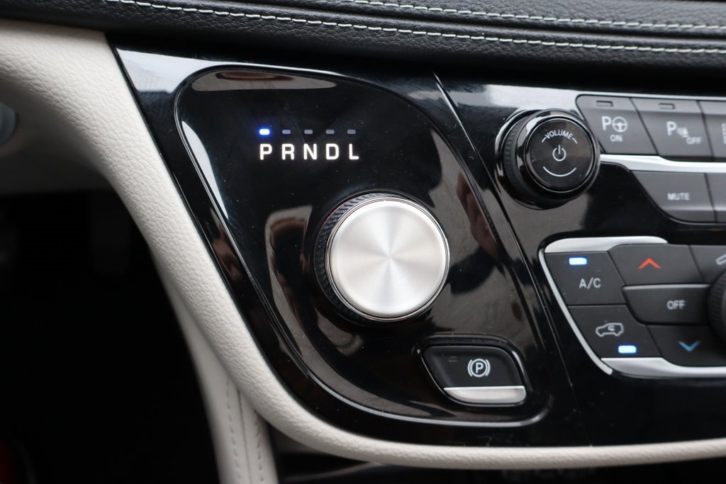 Used 2022 Chrysler Pacifica Limited image 9