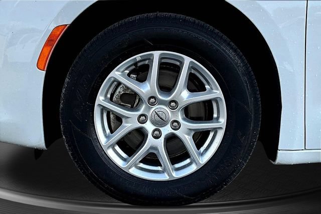 Used 2022 Chrysler Voyager LX FWD image 31