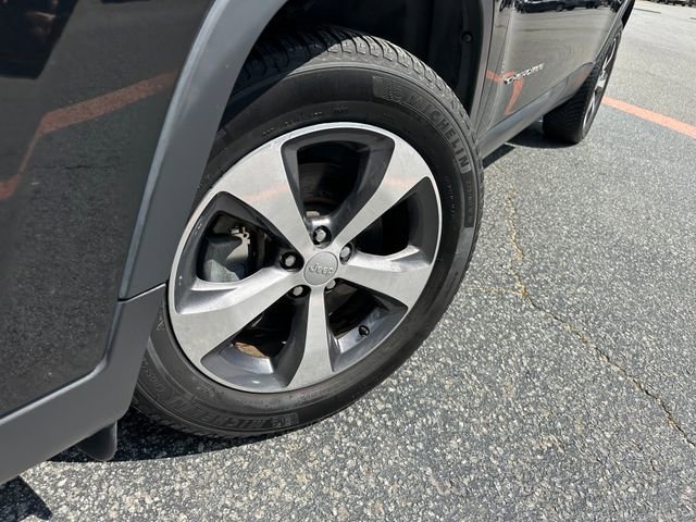 Used 2019 Jeep Cherokee Limited image 10