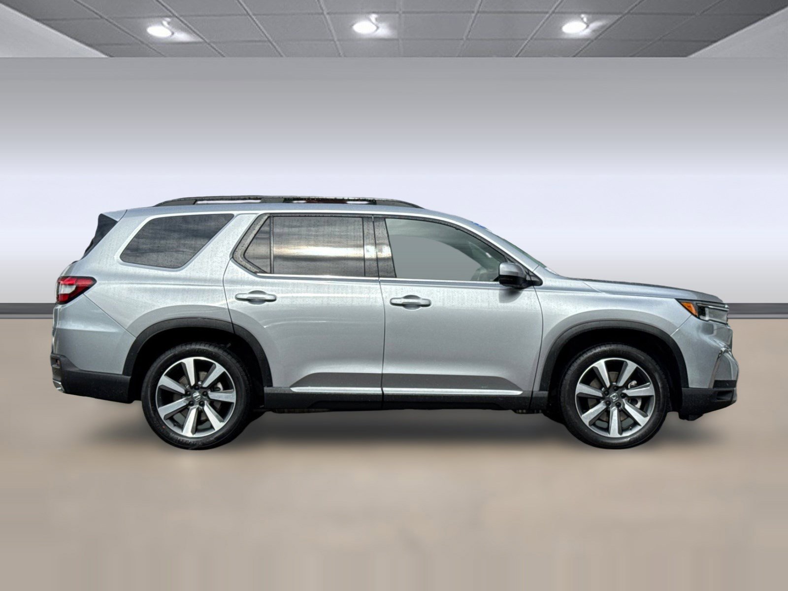 Certified 2025 Honda Pilot Touring image 8
