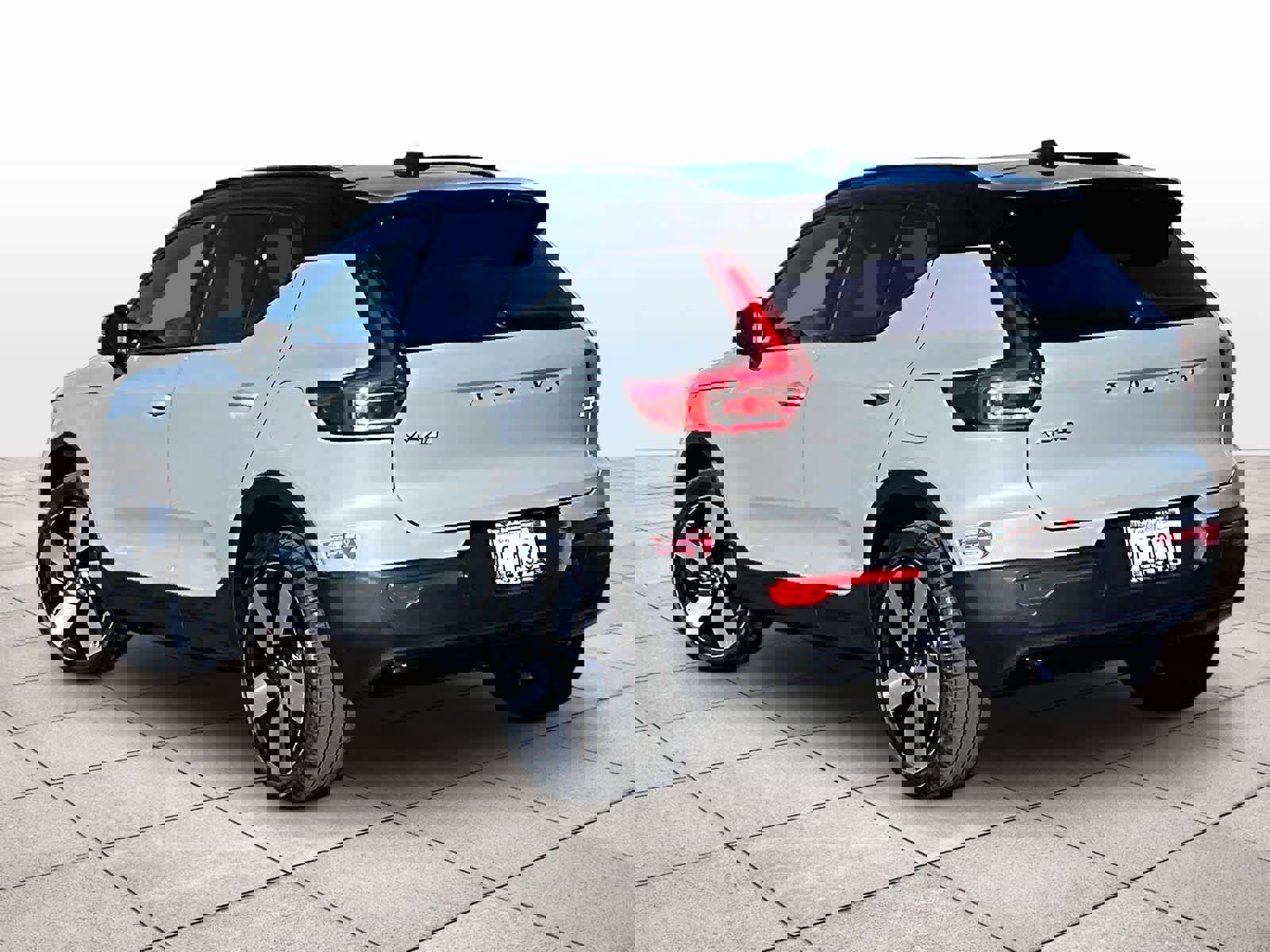 Used 2024 Volvo XC40 Recharge Plus w/ Protection Package Premier image 15