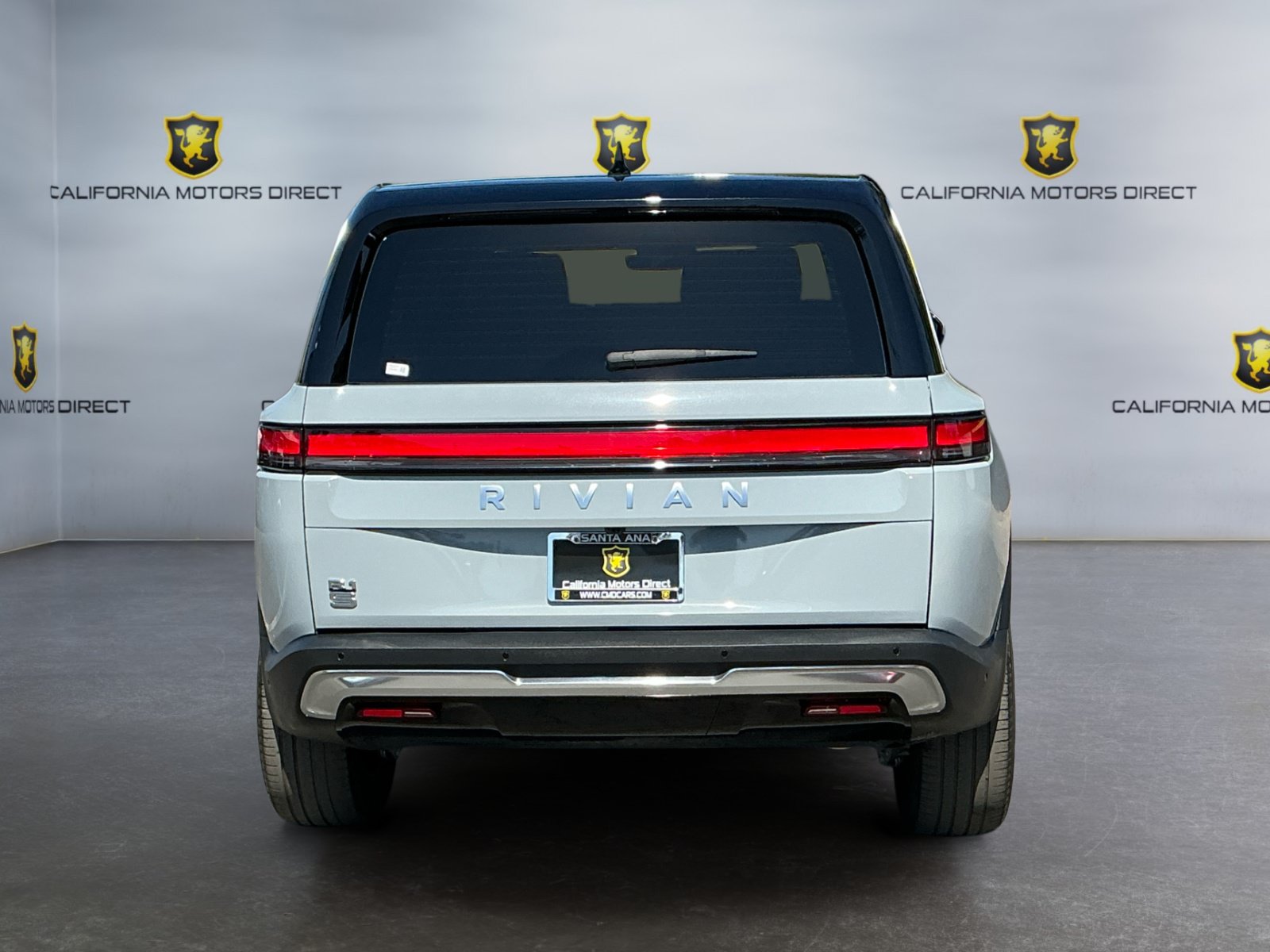 Used 2024 Rivian R1S Adventure Dual AWD/4WD image 6