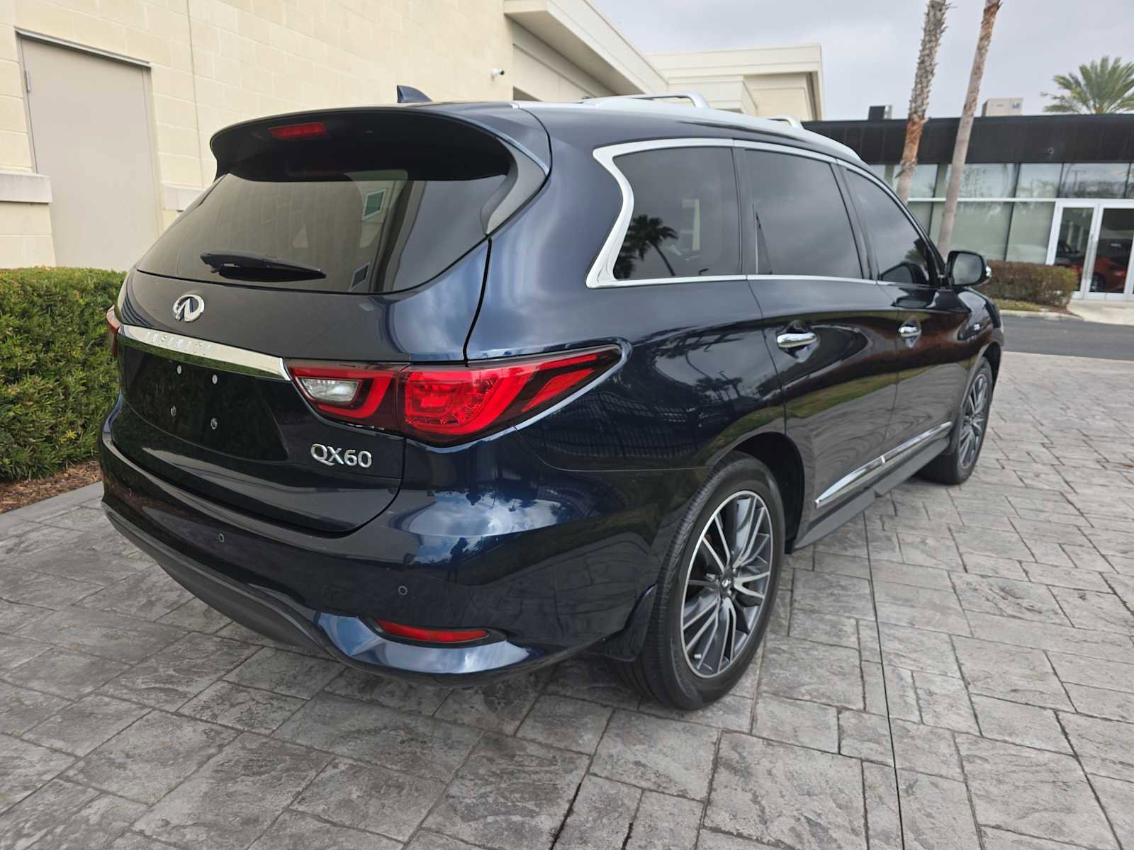 Used 2020 INFINITI QX60 Signature Edition image 3