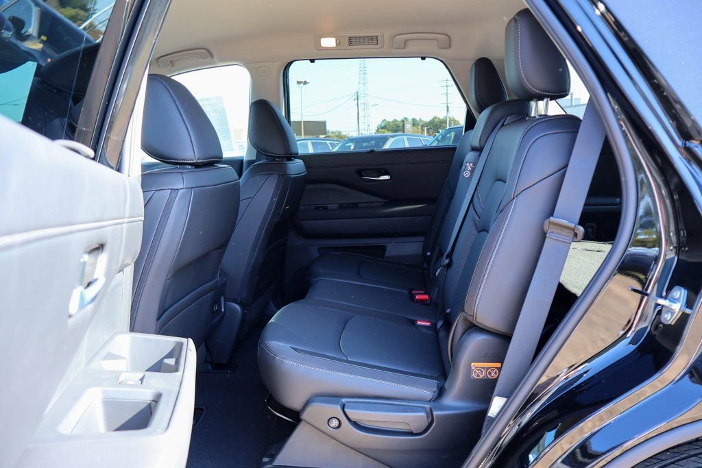 New 2025 Nissan Pathfinder SL image 8
