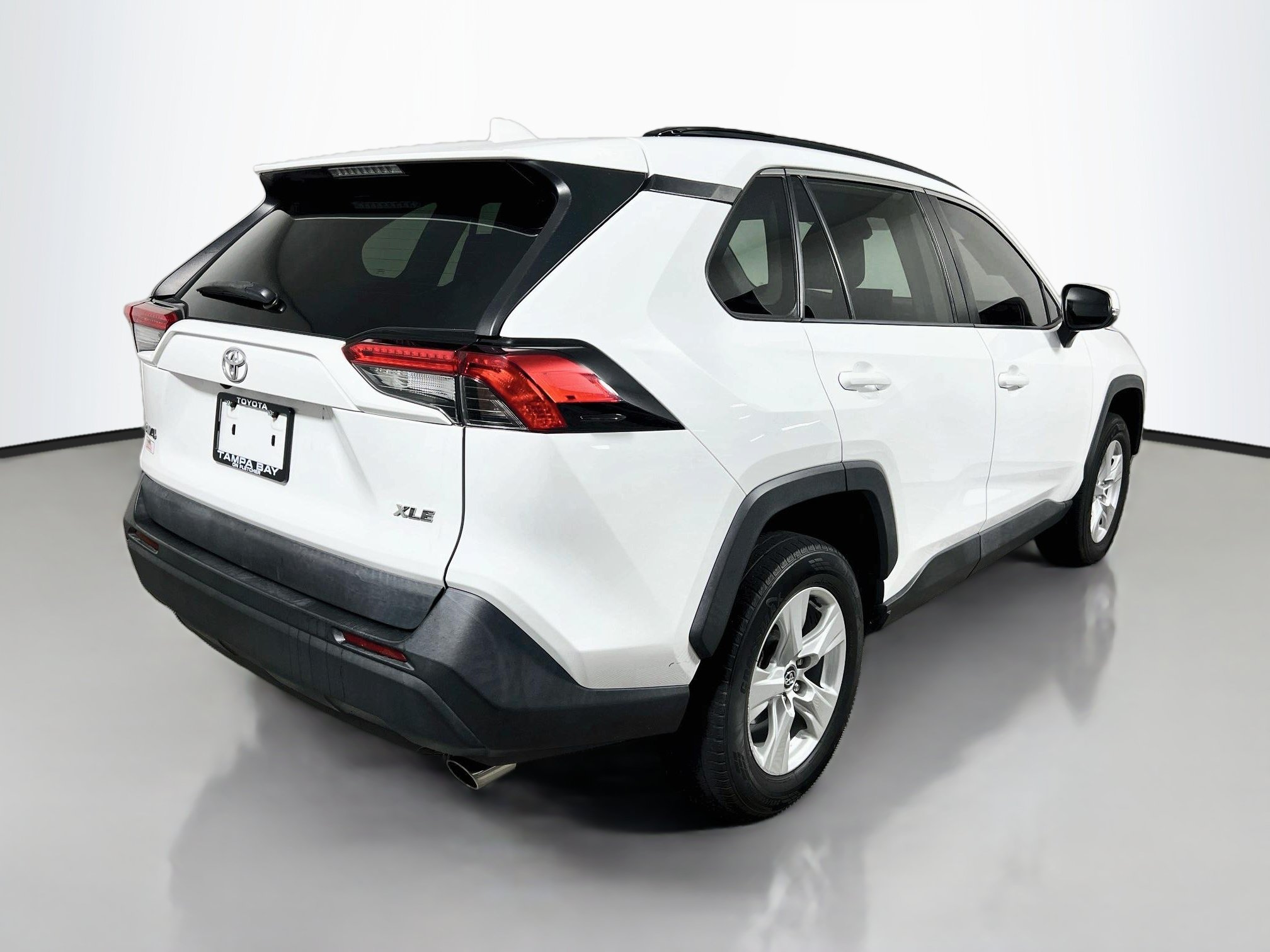 Used 2021 Toyota RAV4 XLE FWD image 4