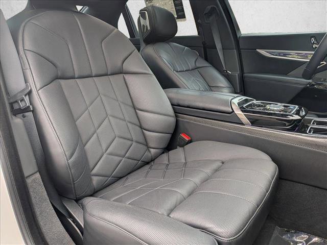 Used 2023 BMW i7 xDrive60 image 22