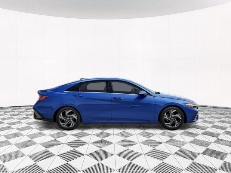 Used 2025 Hyundai Elantra Limited FWD image 9