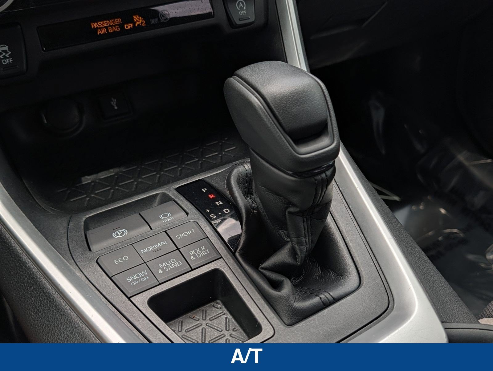 Used 2020 Toyota RAV4 XLE AWD/4WD image 31