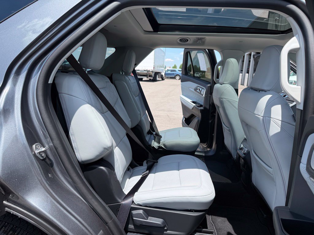 New 2026 Ford Explorer Platinum w/ LUX Leather Package AWD/4WD image 21