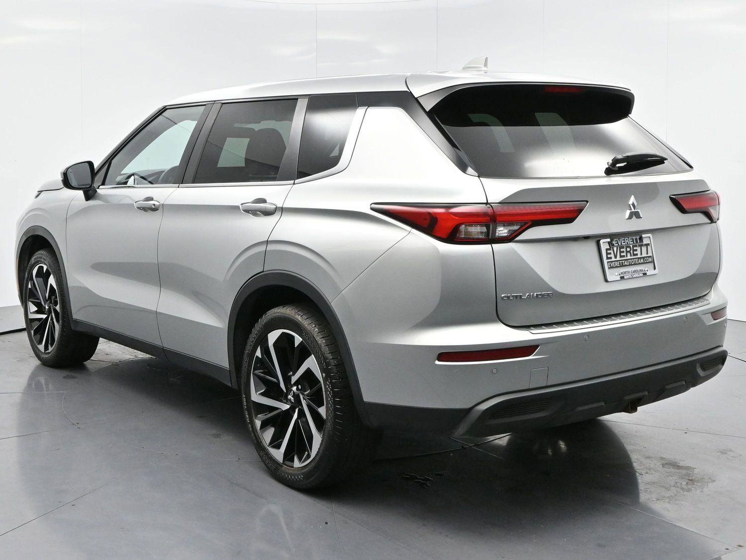 Used 2022 Mitsubishi Outlander ES image 5