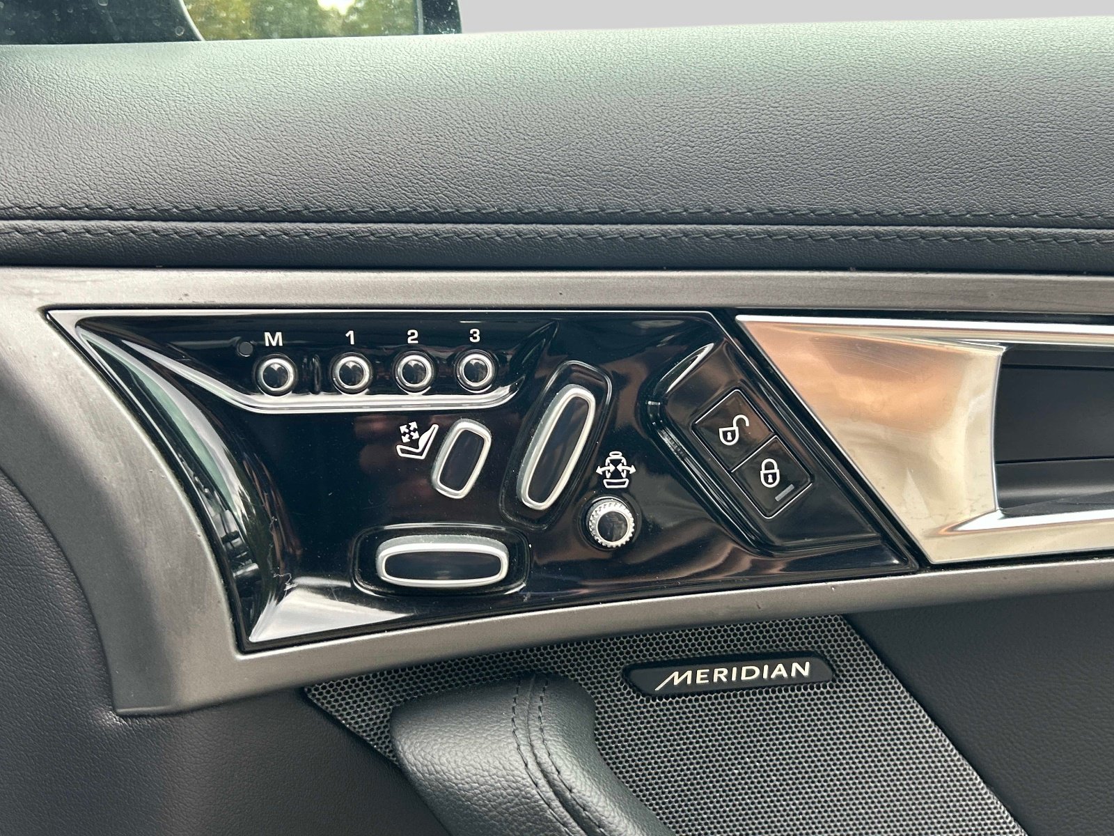 Used 2014 Jaguar F-TYPE S RWD image 18