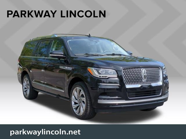 Used 2023 Lincoln Navigator L Reserve image 1