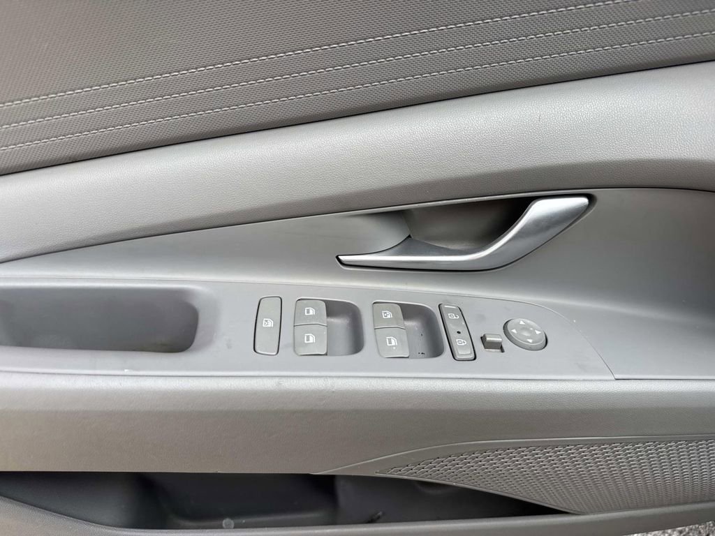 Used 2021 Hyundai Elantra SEL image 21