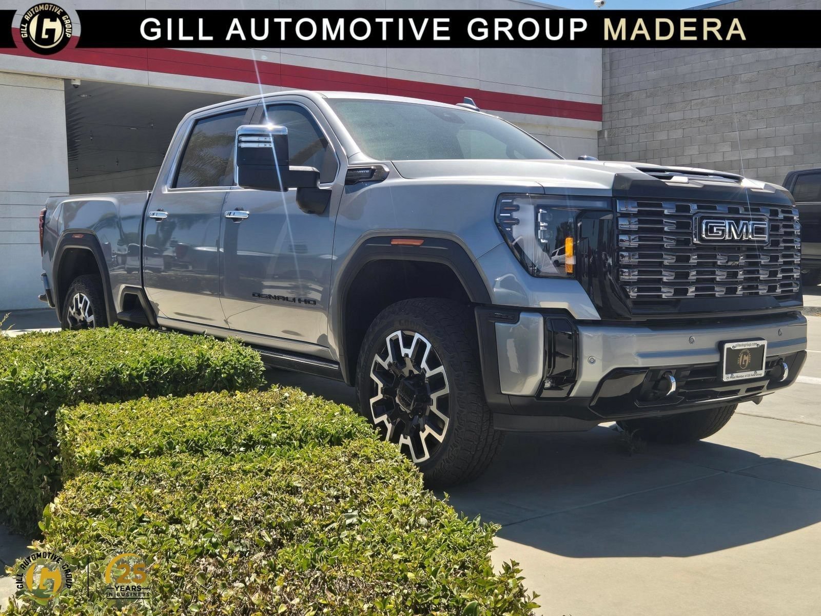 New 2026 GMC Sierra 2500 Denali Ultimate w/ LPO, Black Badging Package AWD/4WD image 1