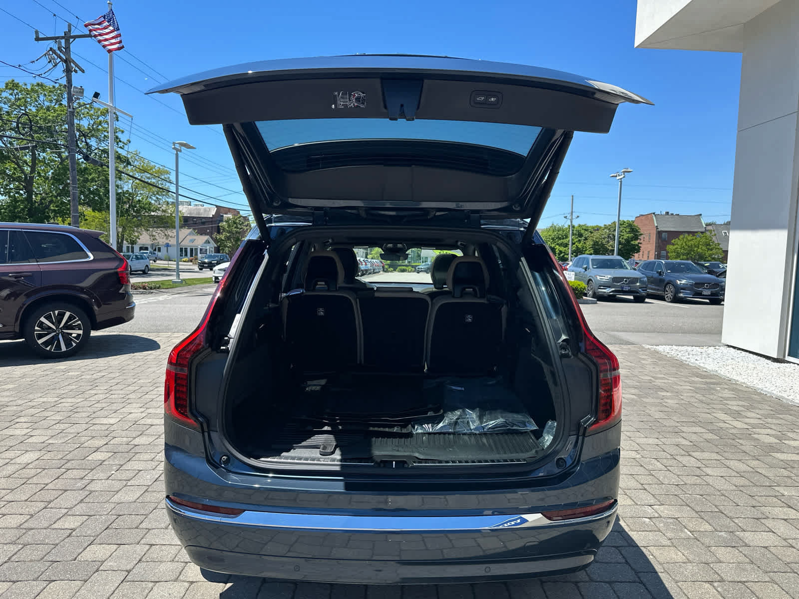 Used 2025 Volvo XC90 B6 Ultra w/ Protection Package AWD/4WD image 35