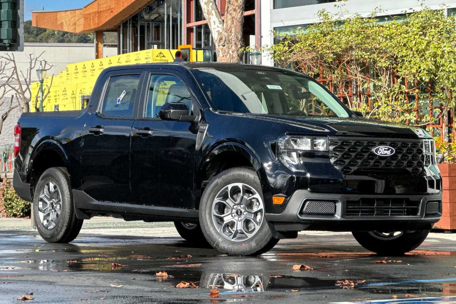 New 2026 Ford Maverick XLT w/ XLT Luxury Package AWD/4WD image 2