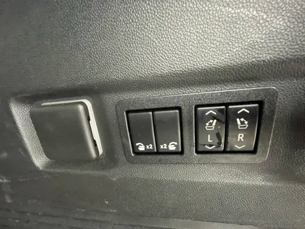 Used 2021 Chevrolet Tahoe Premier w/ Premium Package AWD/4WD image 8