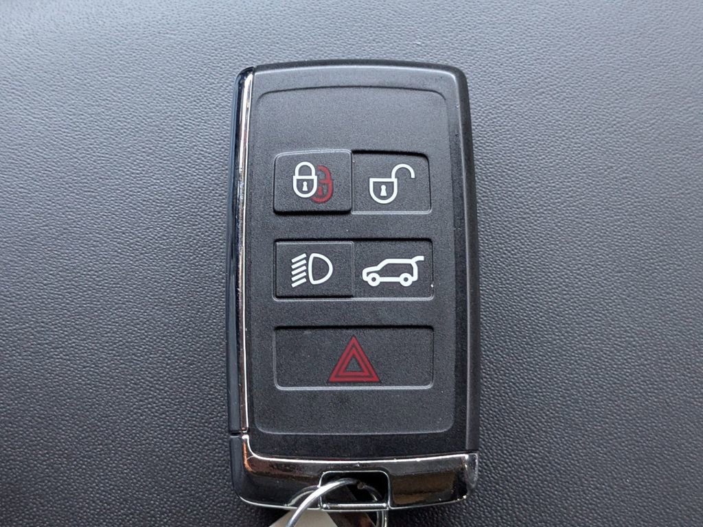 Used 2023 Land Rover Defender 110 V8 image 29