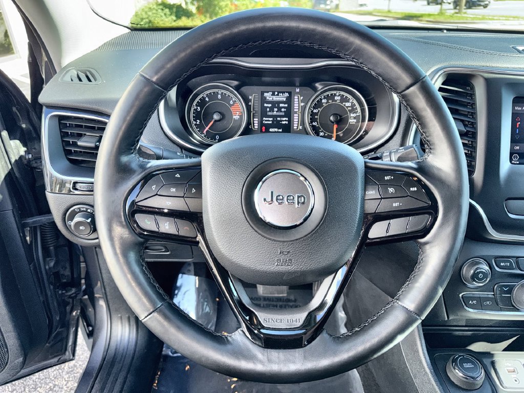 Used 2021 Jeep Cherokee Latitude Plus AWD/4WD image 11