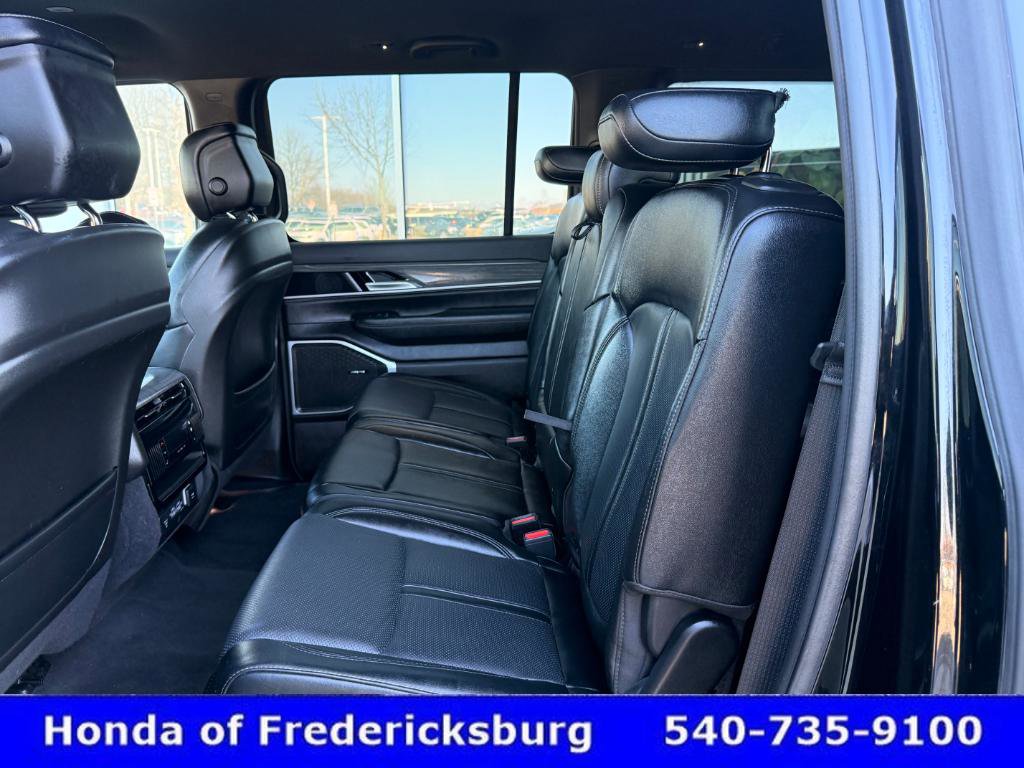 Used 2024 Jeep Wagoneer L Series II w/ Flexible Seating Group image 35