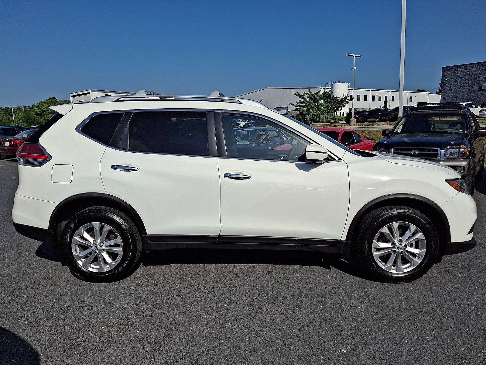 Used 2016 Nissan Rogue SV w/ SV Premium Package AWD/4WD image 7