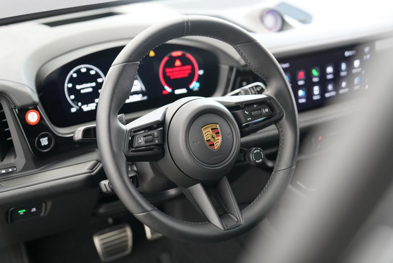 Used 2025 Porsche Cayenne GTS AWD/4WD image 19