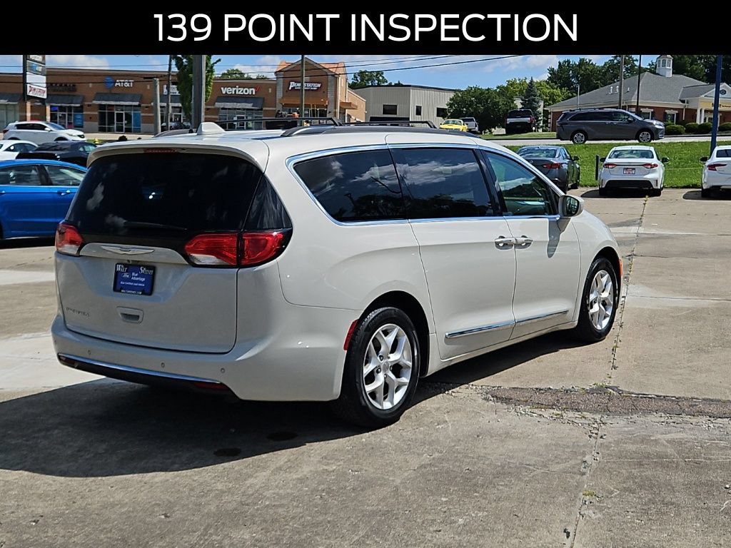 Used 2017 Chrysler Pacifica Touring-L w/ Tire & Wheel Group FWD image 5