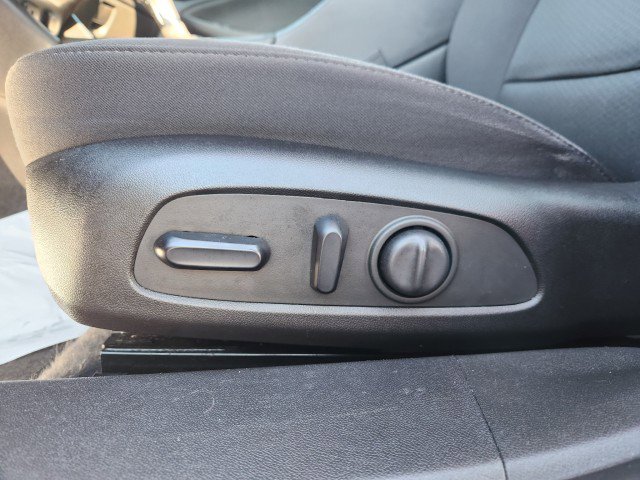 Used 2018 Chevrolet Malibu LT image 29
