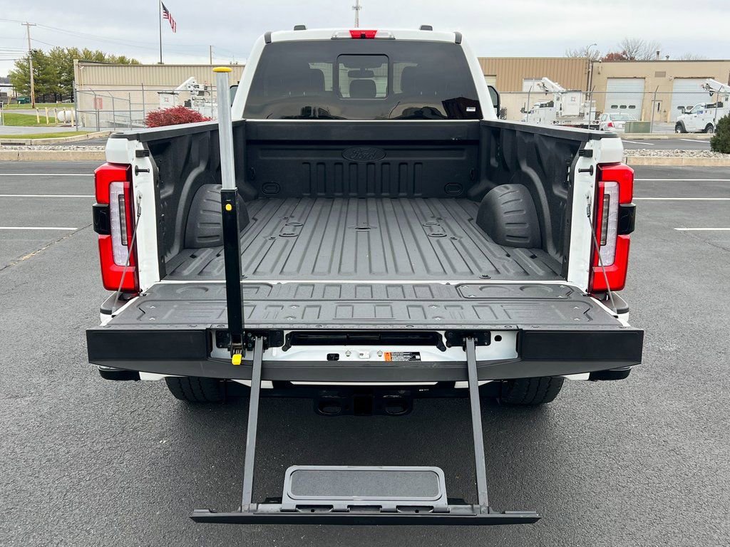Used 2025 Ford F250 Platinum image 11