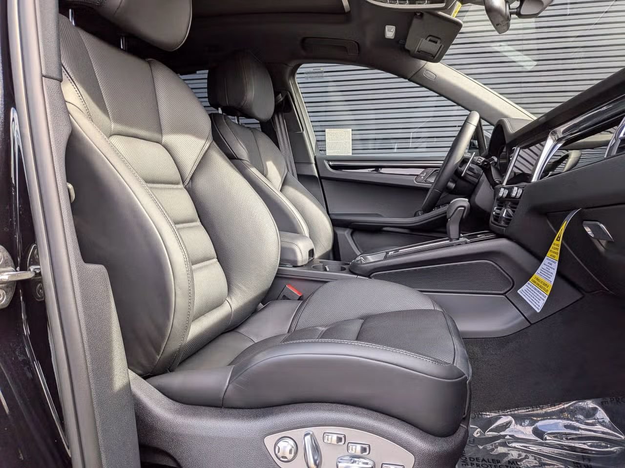 Certified 2026 Porsche Macan S AWD/4WD image 24