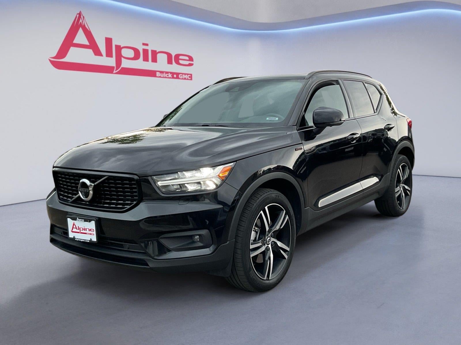 Used 2021 Volvo XC40 T5 R-Design AWD/4WD image 1