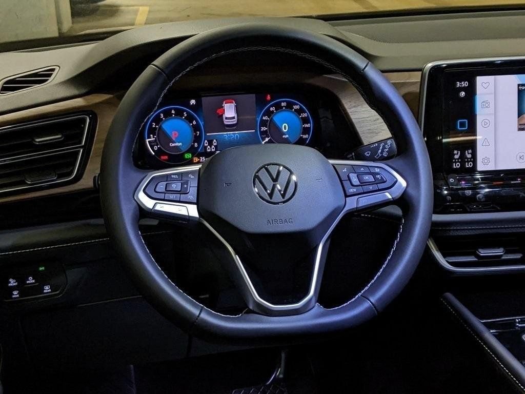 New 2026 Volkswagen Atlas SE w/ Black Wheel Package AWD/4WD image 14