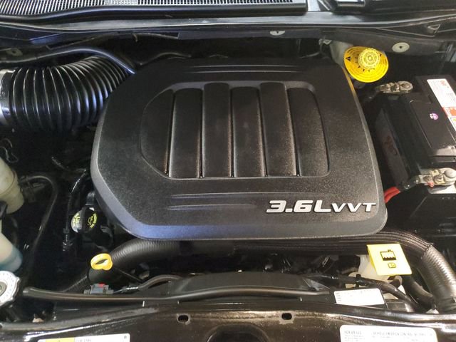 Used 2016 Chrysler Town & Country Touring image 26