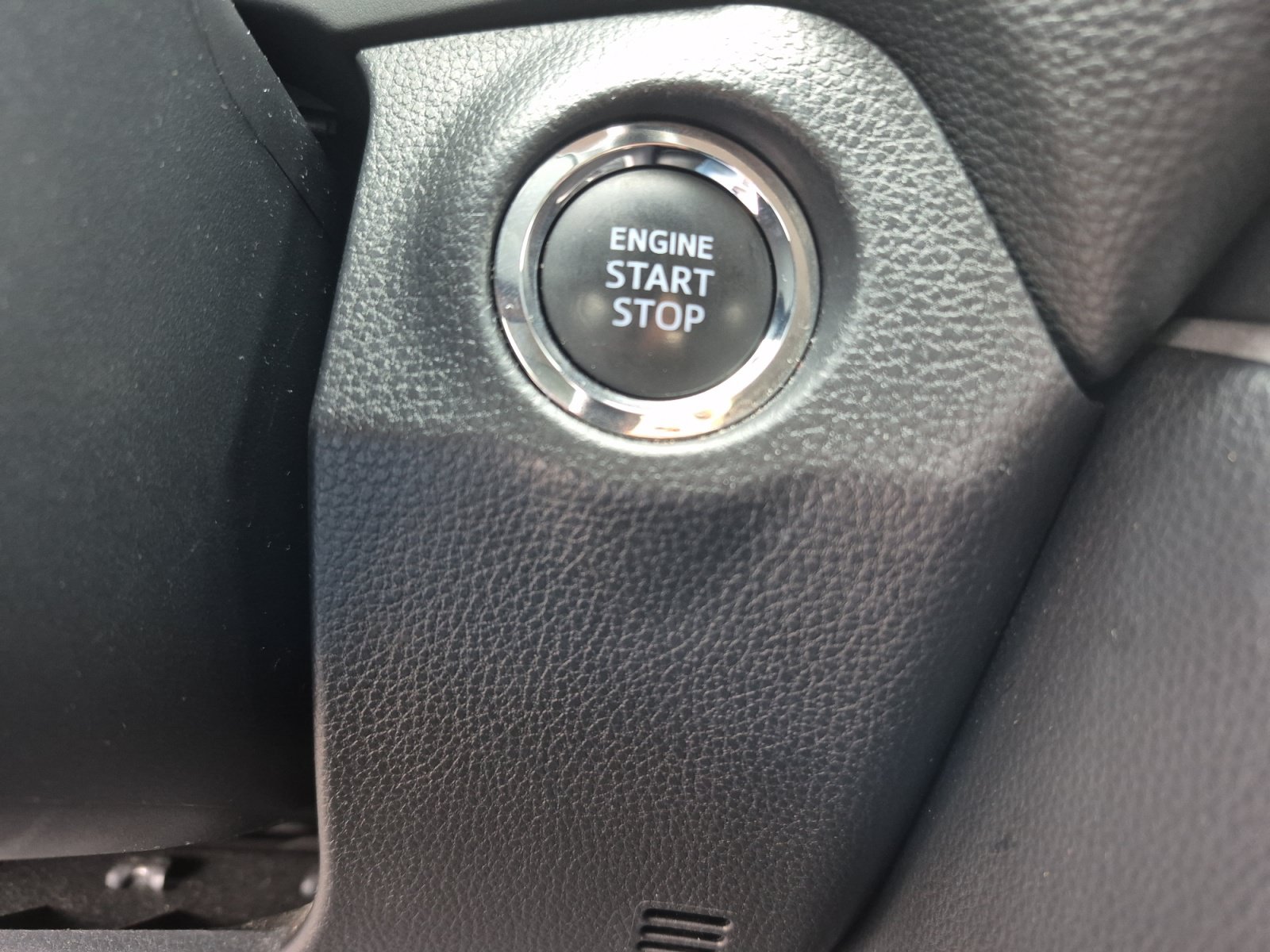 Certified 2025 Toyota RAV4 XLE AWD/4WD image 32