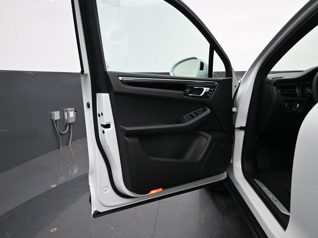 New 2025 Porsche Macan S image 12