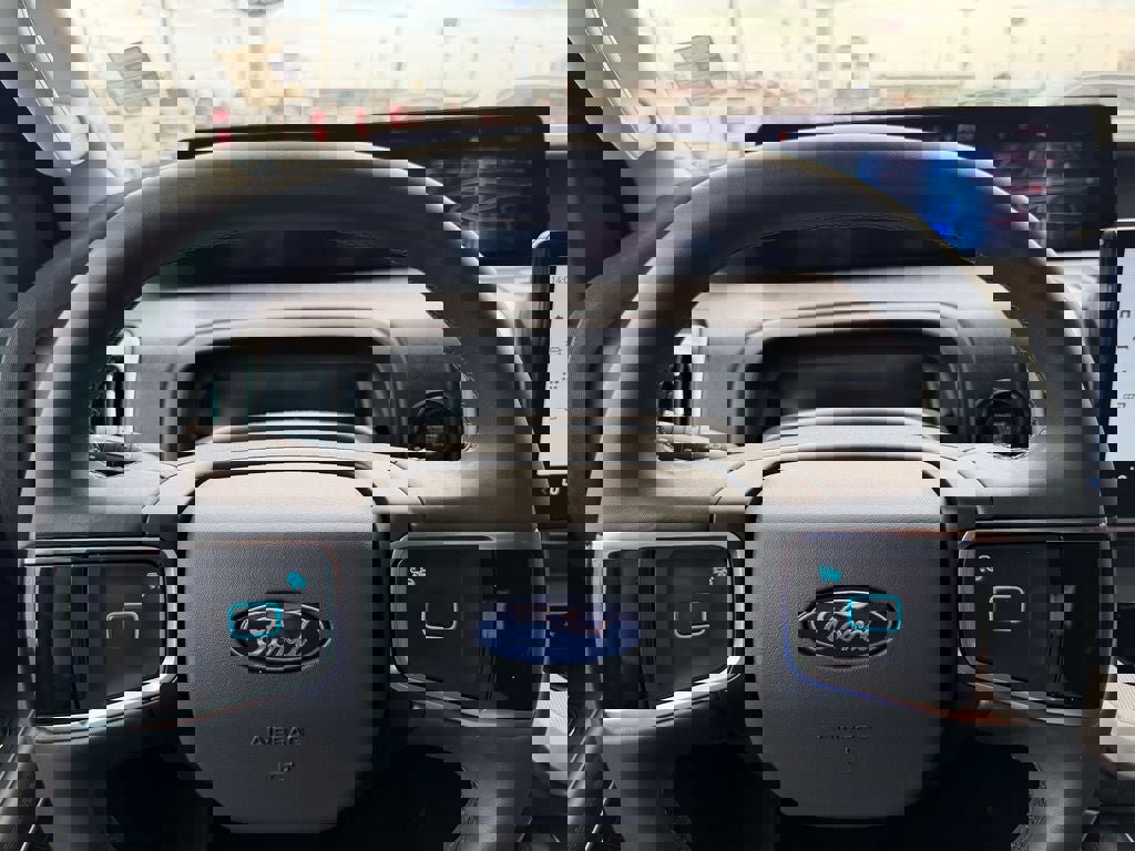 Certified 2025 Ford Expedition Active AWD/4WD image 27