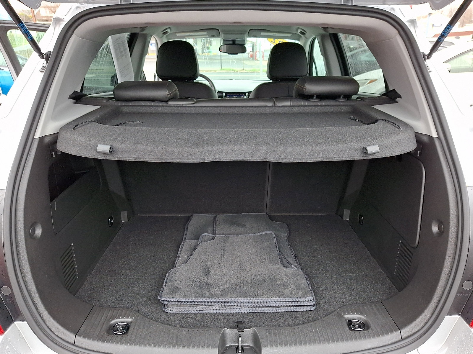 Used 2022 Chevrolet Trax LT w/ LT Convenience Package image 27