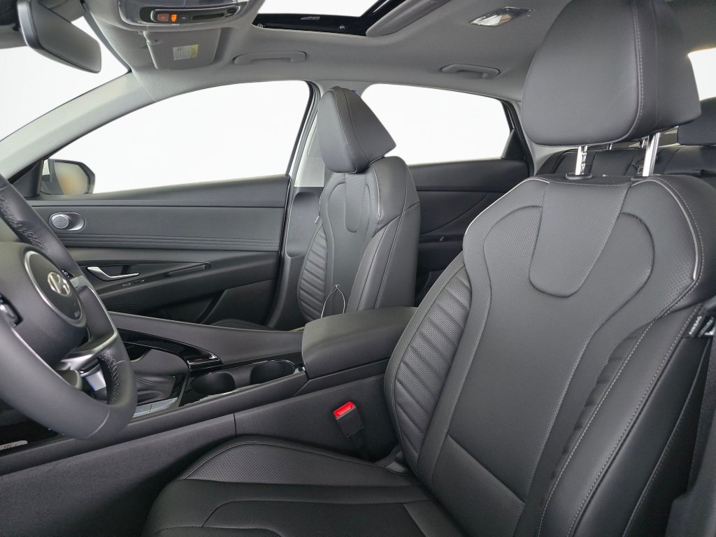 New 2026 Hyundai Elantra Limited FWD image 18